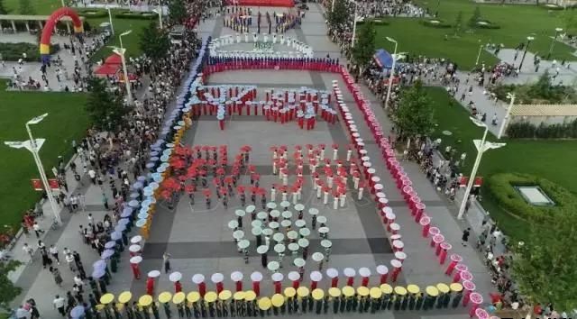 平?jīng)鲢垂军h委和興北路社區(qū)綠地廣場商圈黨建聯(lián)盟合作舉辦“謳歌新時代 共圓中國夢”紀(jì)念改革開放四十周年大型群眾廣場文化活動(圖7) 平?jīng)鲢垂军h委和興北路社區(qū)綠地廣場商圈黨建聯(lián)盟合作舉辦“謳歌新時代 共圓中國夢”紀(jì)念改革開放四十周年大型群眾廣場文化活動(圖7)