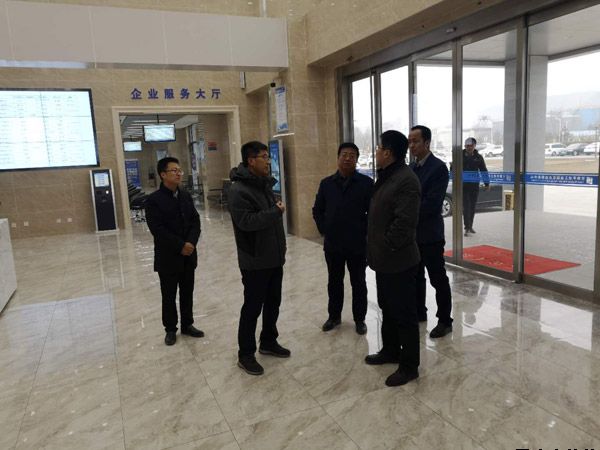 國開行甘肅省分行相關(guān)業(yè)務(wù)處室領(lǐng)導(dǎo)一行調(diào)研泓源公司項(xiàng)目建設(shè)(圖3) 國開行甘肅省分行相關(guān)業(yè)務(wù)處室領(lǐng)導(dǎo)一行調(diào)研泓源公司項(xiàng)目建設(shè)(圖3)