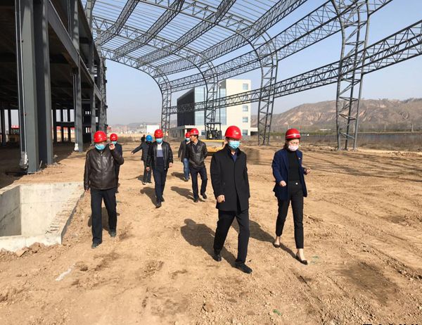 市建管局副局長田曉東帶隊(duì)督查指導(dǎo)平?jīng)鲞^境車輛綜合服務(wù)中心(一期)項(xiàng)目 開(復(fù))工工作(圖2) 市建管局副局長田曉東帶隊(duì)督查指導(dǎo)平?jīng)鲞^境車輛綜合服務(wù)中心(一期)項(xiàng)目 開(復(fù))工工作(圖2)