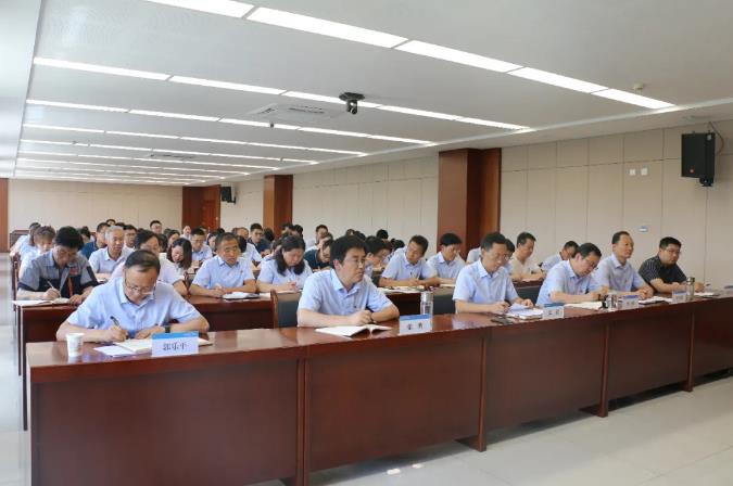 市政府國資委黨委委員、副主任邊疆到泓源公司講黨課(圖3)